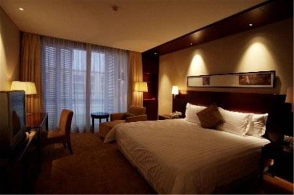 Howard Johnson Plaza Lingang Shanghai Nanhui Habitación foto