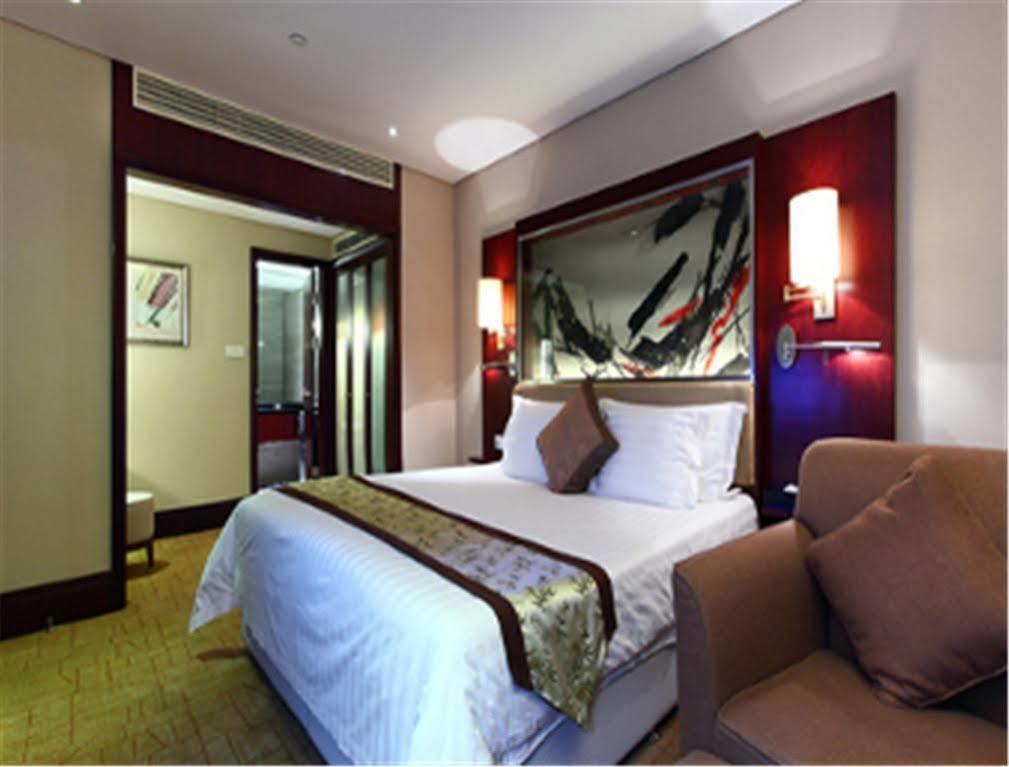 Howard Johnson Plaza Lingang Shanghai Nanhui Exterior foto